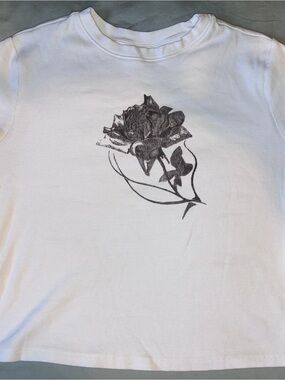 Lovesick White Short Sleeve Crewneck with Black Floral Graphic Size 1